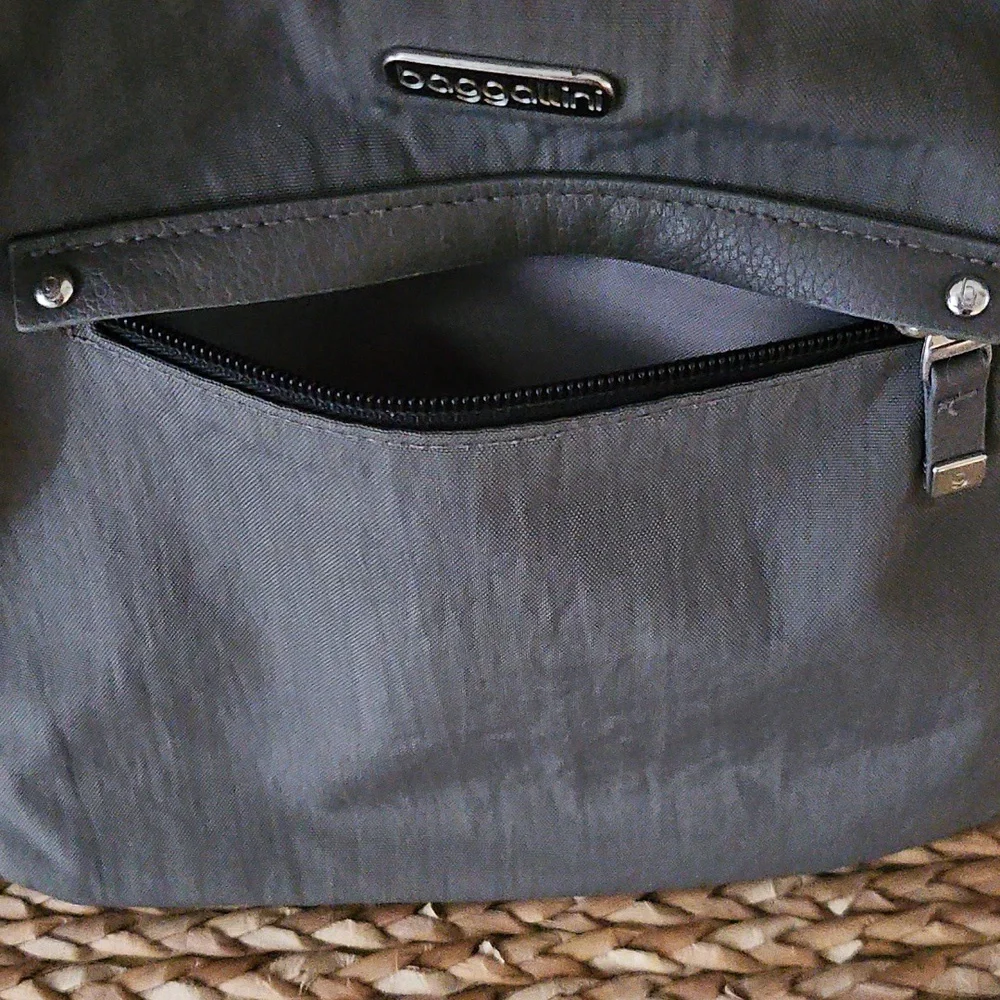 🎉HP🎉 Baggallini Charcoal Crossbody Bag - Picture 7 of 7